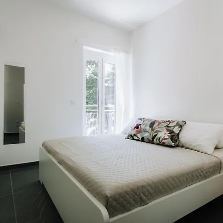Dervihome 1 On Como, Close To All, No Crowds